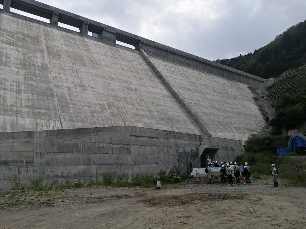 北海道開発局「インフラツーリズムほっかいどう」 三笠 新桂沢ダムといわみざわローズバラフェスタ2025(秋のバラ)&しんしのつ温泉日帰り入浴