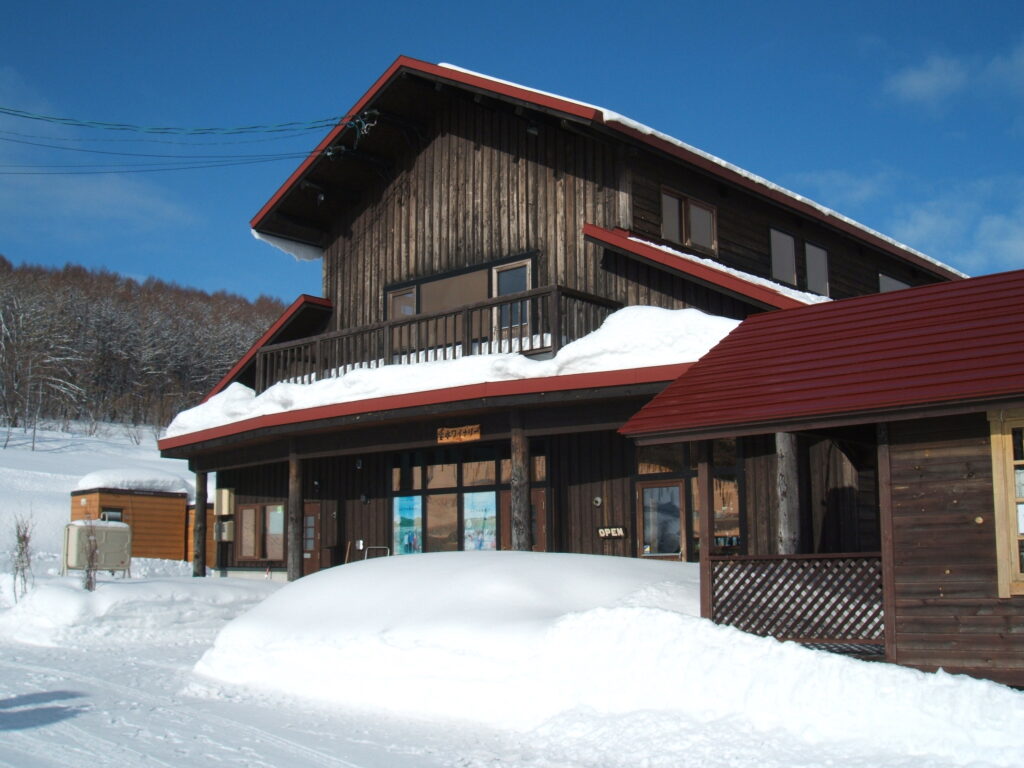 ソムリエと巡る!! 空知の「ワイン&日本酒」蔵めぐりと人気のファームレストランでランチビュッフェ