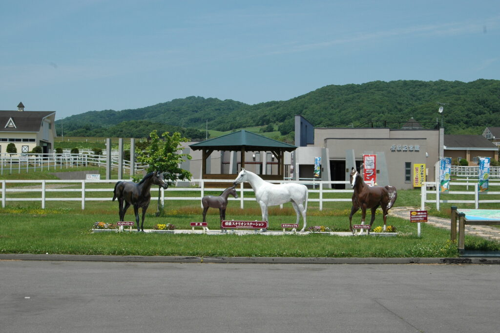 静内二十間道路さくら並木と優俊記念館