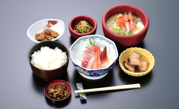 新潟満喫の旅！越後湯沢温泉に宿泊！いちご【越後姫】収穫体験・新発田城の桜・新潟市水族館