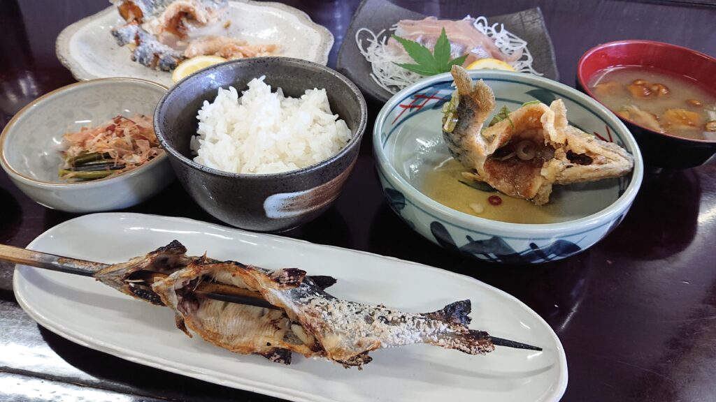 アイヌ文化のまち平取町で日本一の野生すずらん群生地鑑賞とヤマメ料理満喫