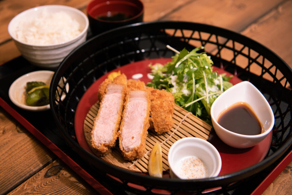 厚真町でハスカップ狩りと地元ガイドとまちめぐり